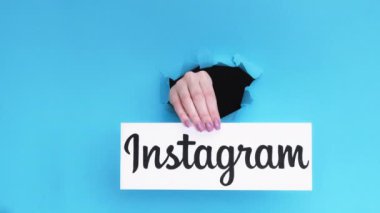 Instagram işareti ağ el kağıdı deliğini takip et