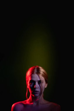 Kadın silueti, depresif kadın portresi