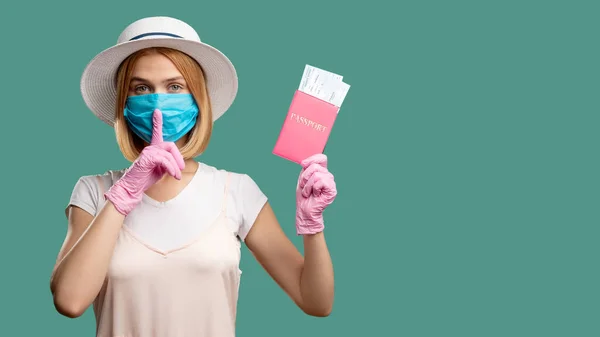 Stilte gebaar pandemische beperking vrouw masker — Stockfoto