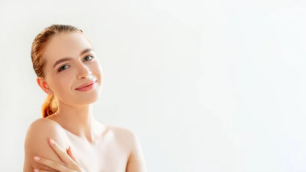 Pielęgnacja skóry leczenie naturalne piękno szczęśliwa kobieta — Zdjęcie stockowe