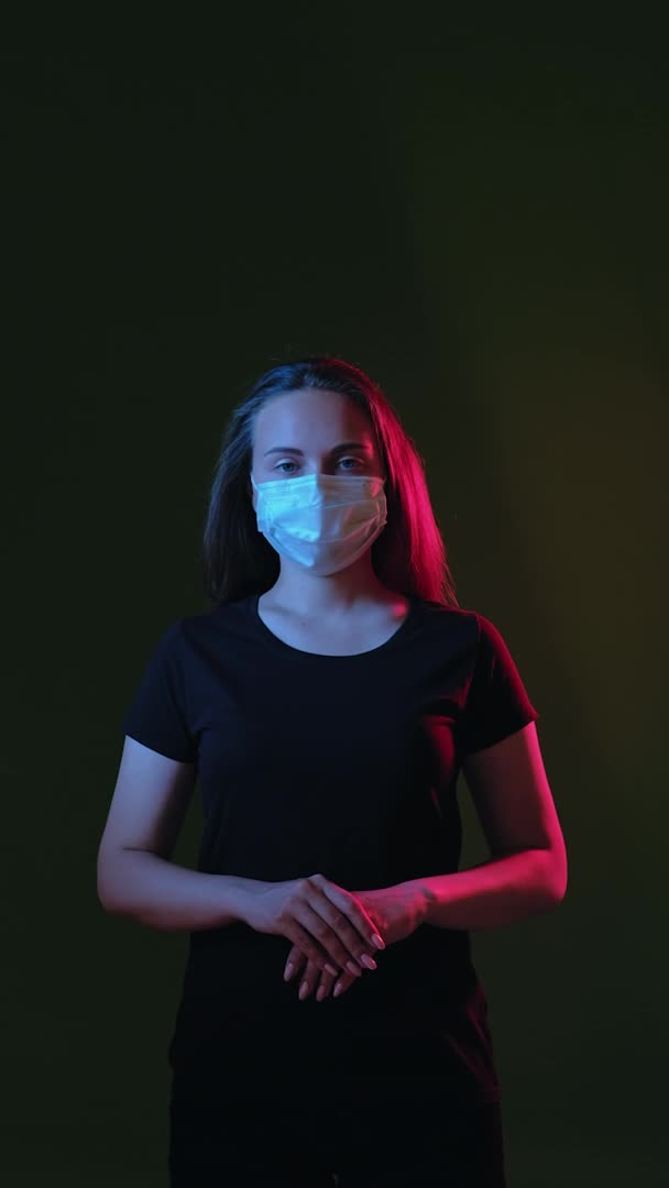 衛生保護コロナウイルス予防女性 — ストック動画