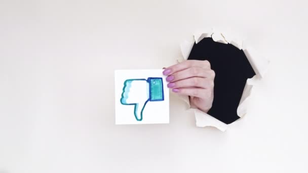 I modsætning til ikon negativ feedback hånd gennembrud – Stock-video