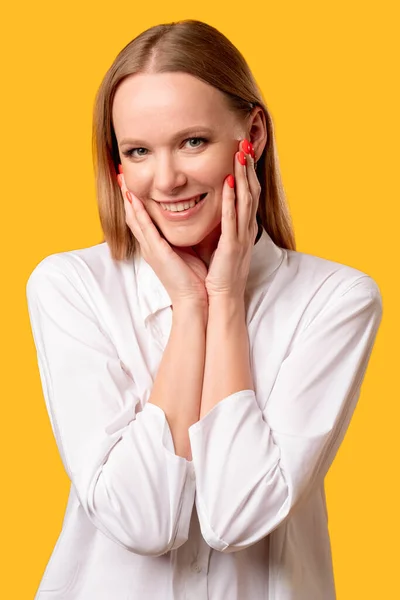 Belleza femenina cuidado de la piel natural tratamiento facial —  Fotos de Stock