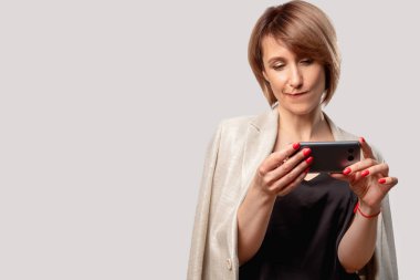 çevrimiçi eğlence mobil teknolojisi kadın kullanıcı