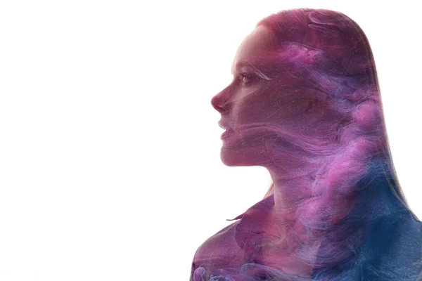 Arte retrato piel rejuvenecimiento púrpura humo mujer —  Fotos de Stock