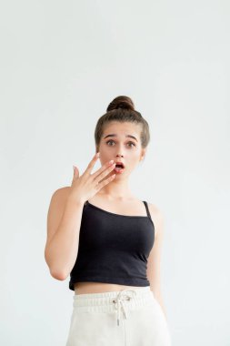 Şaşırmış kadın beklenmedik durum Şaşırdı bayan