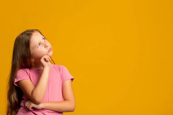 Confused kid portrait motivation discovery girl — Stock Photo, Image