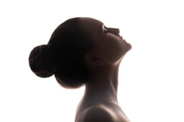 Kadın silueti dinlenme sükuneti huzur