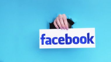 Facebook logosu sosyal medya el buluşu deliği