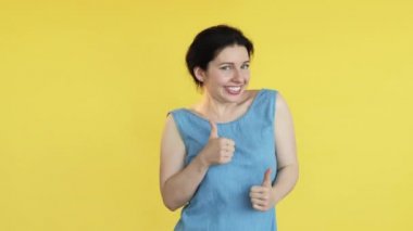 Büyük başarı gibi, mutlu bir kadın.