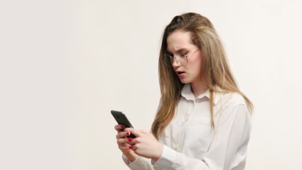 Conflito online comunicação de negócios mulher telefone — Vídeo de Stock