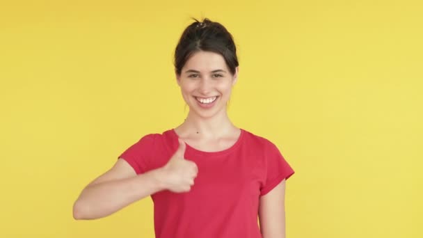 Boas compras como gesto feliz mulher polegares para cima — Vídeo de Stock