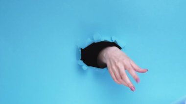 Facebook ikonu küresel haberleşme el kağıdı deliği