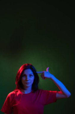 Kadın gece portresi stresten kafayı yedi.