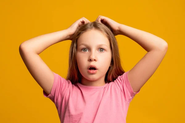 Choqué enfant erreur échec choix difficile douteux — Photo