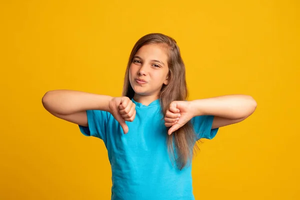 Abneigung Geste enttäuscht Kind falsche Wahl Mädchen — Stockfoto