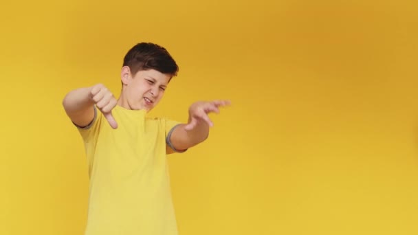 Dislike gesture disgusted kid ugh gross bad idea — Stock Video