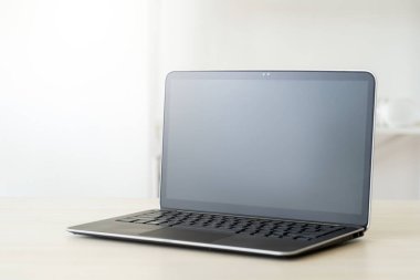 laptop boş ekran mesafesi çalışması çevrimiçi