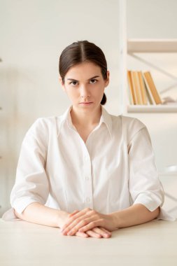 sıkı kadın öğretmen çevrimiçi eğitim videosu