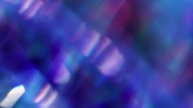 Odaklanamayan renkli ışıltı. Parlak doku. Mavi yanıp sönen parçalar, bulanık kırmızı mor ışık arka planında yanıp sönen lensler..