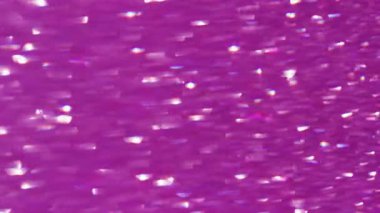 Bulanık akıyor. Kıvılcımlar parlıyor. Işık pırıltısı mor eflatun renk mercekleri parlak sanatın soyut arka planında vikont sıvısında yüzüyor..