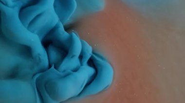 Parıltı buharı. Suyu boya. Odaklanmamış pembe renkli ruhani kıvrımlar soyut sanat arka planında yüzen kimyasal sıvılar..