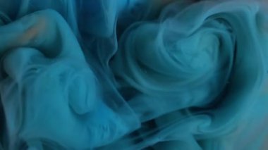 Sis dalgası. Sıvı doku. Odaklanmamış mavi pembe duman suyu parlak akrilik madde kimyasal mürekkep soyut arkaplanda yüzüyor.