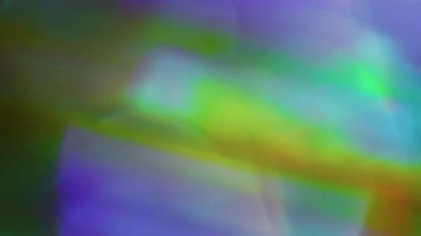 Odaklanamayan optik. Göz kamaştırıcı soyutlama. Bulanık ışık arka planında çok renkli mor yanıp sönen mercek yanıp sönen ışık hareketi.