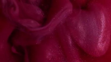 Karışık boya. Sıvı mürekkep. Odaklanmamış mor pembe buhar dokusu ruhani su akışı soyut yaratıcı sanat arka planında yüzüyor..
