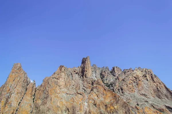 Bergslandskap Med Blå Himmel Och Moln — Stockfoto