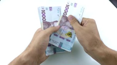  Beyaz arka planda Ukrayna Hryvnia banknotu