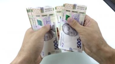 Beyaz arka planda Ukrayna Hryvnia banknotu