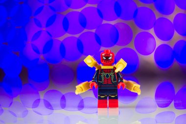 Tasarımcıdan küçük insan figürü