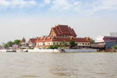 Bangkok 'taki Riverside Tapınağı Chao Phraya Nehri