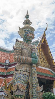 Zümrüt Buda Tapınağı 'ndaki dev heykel (Wat phra kaew), Bangkok, Tayland.