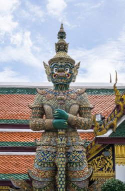 Zümrüt Buda Tapınağı 'ndaki dev heykel (Wat phra kaew), Bangkok, Tayland.