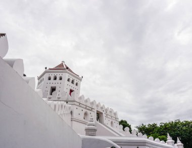 Phra Sumen Kalesi, Phra Athit yolu, kamusal alan, Khao San Roa yakınlarında.