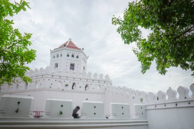 Phra Sumen Kalesi, Phra Athit yolu, kamusal alan, Khao San Roa yakınlarında.