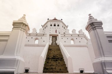 Phra Sumen Kalesi, Phra Athit yolu, kamusal alan, Khao San Roa yakınlarında.