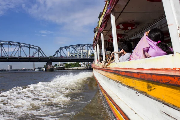 Chao Phraya Ekspres Teknesi ile Bangkok 'ta turizm ve seyahat