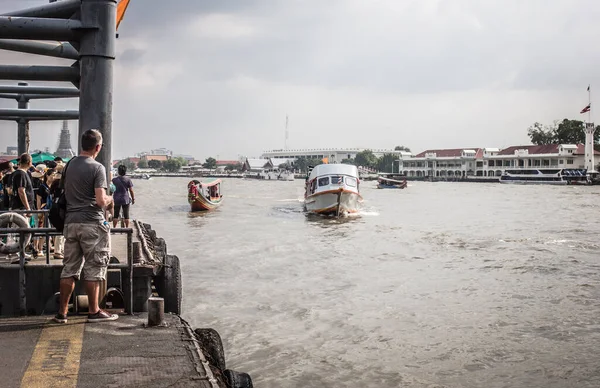 Traveler Wait Board Chao Phraya Express Boat Bangkok — Stock Photo, Image