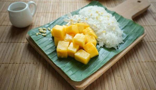 Mango Sticky Rice Wood Tray Thai Dessert — Stock Photo, Image