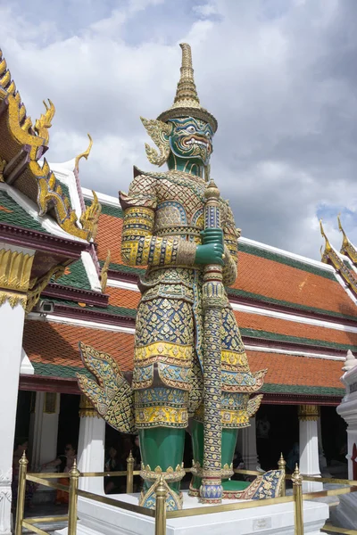 Estátua Gigante Templo Esmeralda Buda Wat Phra Kaew Bangkok Tailândia — Fotografia de Stock