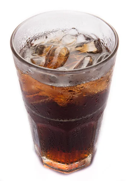 Vaso Cola Con Hielo Sobre Fondo Blanco — Foto de Stock