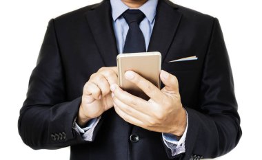 İş adamı akıllı telefon kullanıyor..