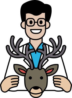 Laboratuvar önlüklü bir adam geyik kafası tutuyor. Adam gülümsüyor ve geyik kafası boynuz takıyor.