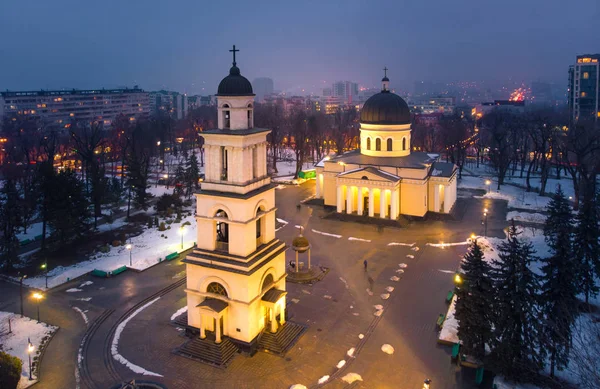 Şehir Kişinev, havadan panoramik görünümü Katedralde. Moldova 2