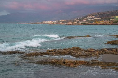 Bulutlu bir günde deniz. Girit Adası, Yunanistan,Haziran 2018