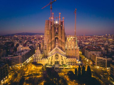 Barselona şehir silueti ve Sagrada famil Havadan Panorama görünümü