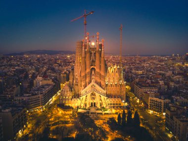 Barselona şehir silueti ve Sagrada famil Havadan Panorama görünümü
